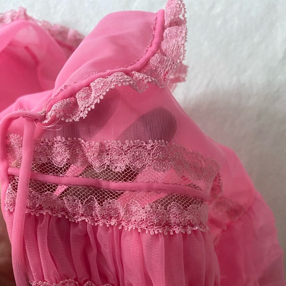 Gotham 1950’s Baby Doll Ruffle Top - Picture 4 of 5